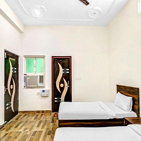 Nv Palace Hotel Vrindāvan Dış mekan fotoğraf