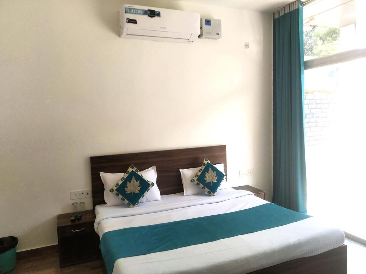Nv Palace Hotel Vrindāvan Dış mekan fotoğraf