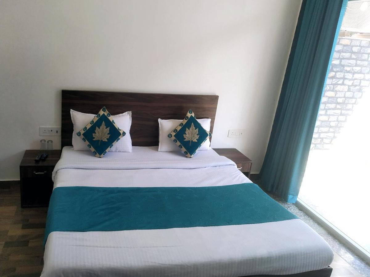 Nv Palace Hotel Vrindāvan Dış mekan fotoğraf