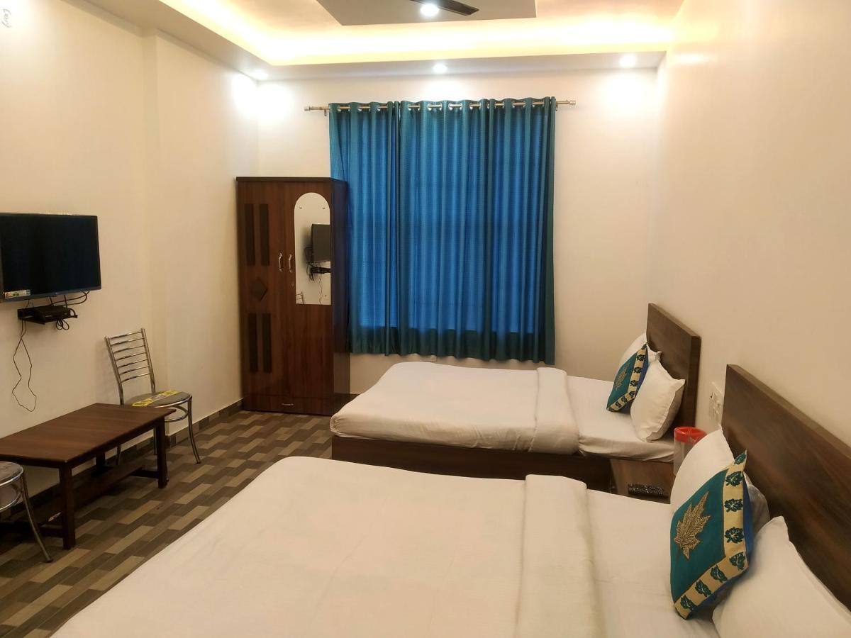 Nv Palace Hotel Vrindāvan Dış mekan fotoğraf
