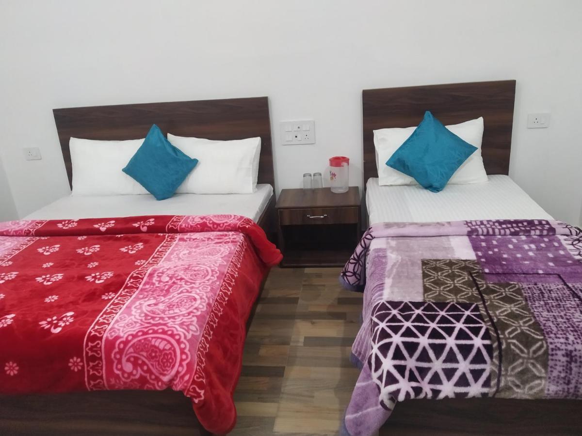 Nv Palace Hotel Vrindāvan Dış mekan fotoğraf
