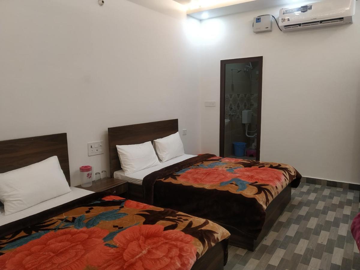 Nv Palace Hotel Vrindāvan Dış mekan fotoğraf