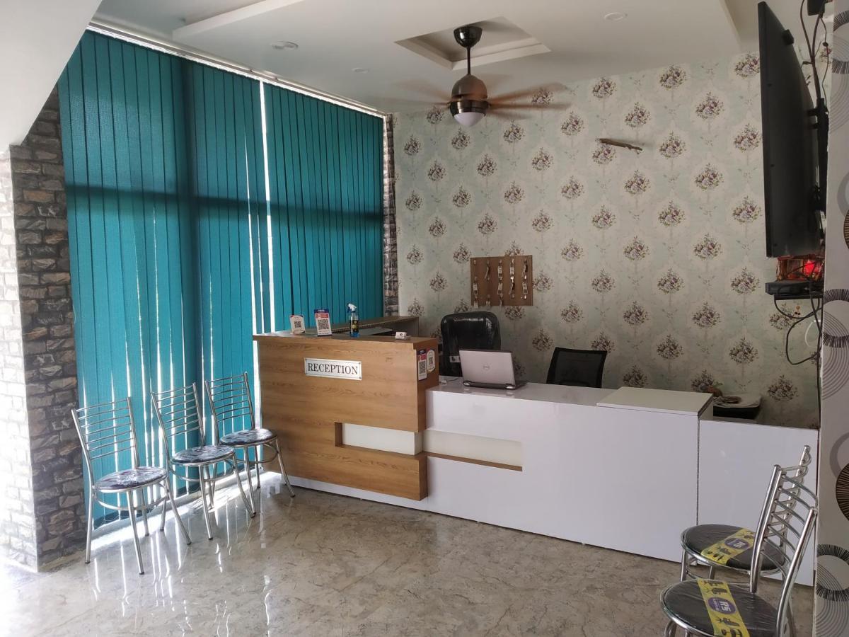 Nv Palace Hotel Vrindāvan Dış mekan fotoğraf