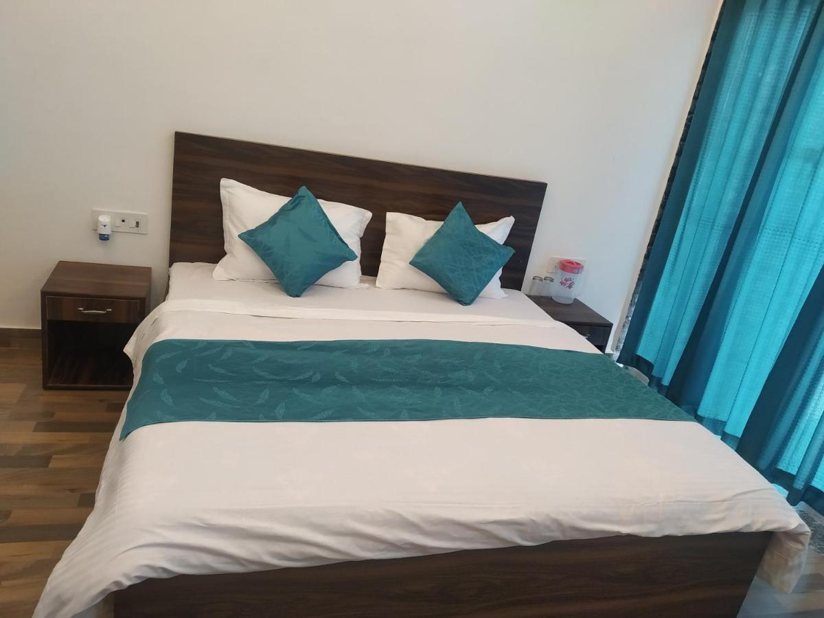Nv Palace Hotel Vrindāvan Dış mekan fotoğraf