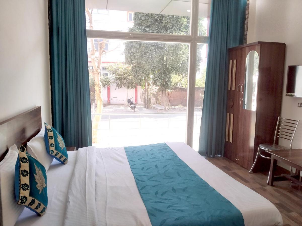 Nv Palace Hotel Vrindāvan Dış mekan fotoğraf