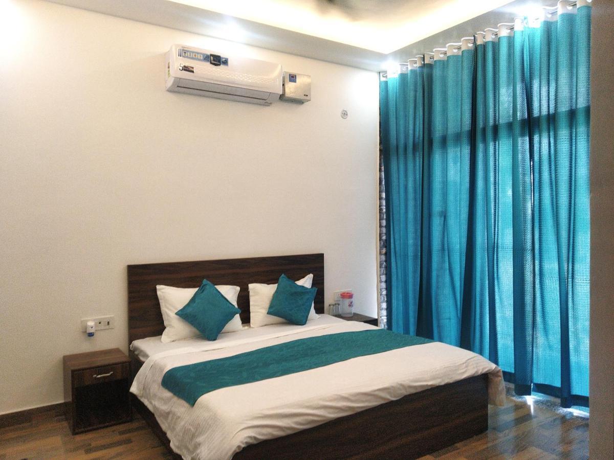 Nv Palace Hotel Vrindāvan Dış mekan fotoğraf
