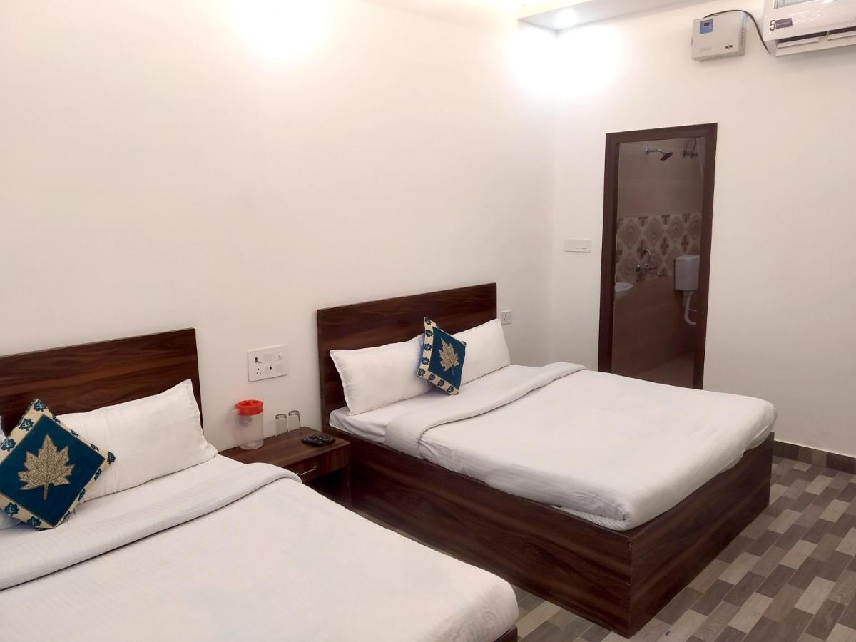 Nv Palace Hotel Vrindāvan Dış mekan fotoğraf