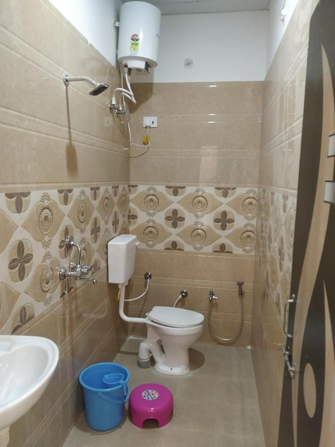 Nv Palace Hotel Vrindāvan Dış mekan fotoğraf